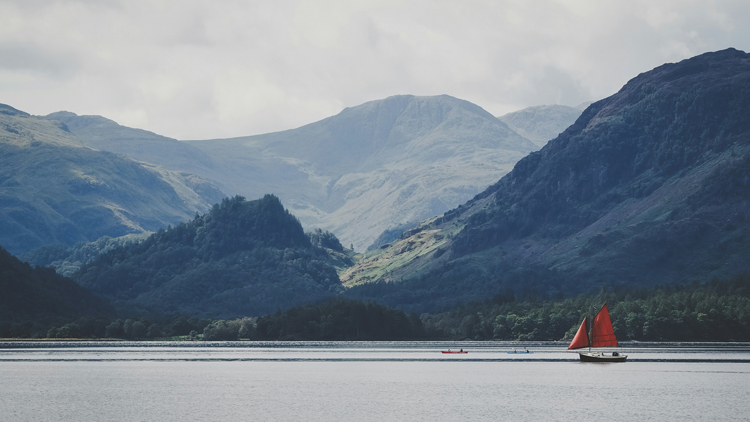 Derwentwater: the Queen of the Lakes provides 5.4 square kilometers of stand-up paddleboarding pleasure | Photo: Gus G/Creative Commons