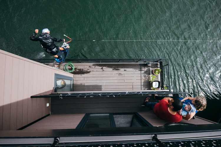 Dominik Hernler: a wakeboarding session in Paris' River Seine | Photo: Strauss/Red Bull