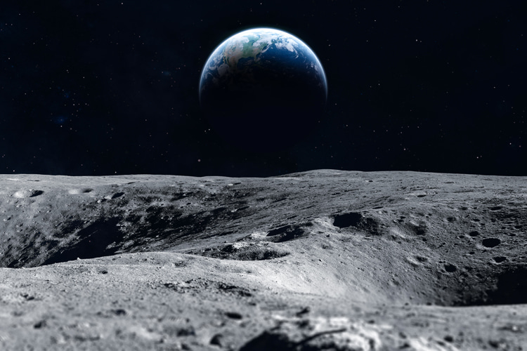 Earth: the view from an illuminated Moon | Photo: Shutterstock