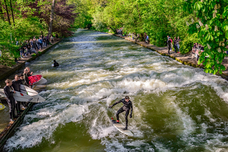 Eisbach River, Munich: one of the most popular river waves on the planet | Photo: Shutterstock