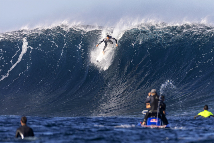 El Quemao, Lanzarote: a left-hand wave of consequence with a tricky take-off | Photo: Quemao Class