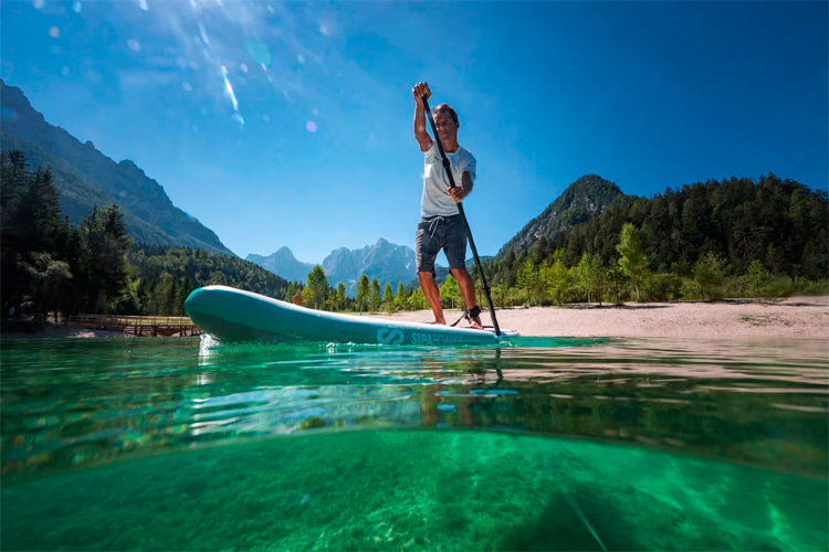 Electric SUP: a stand-up paddleboard with a built-in motor | Photo: Sipaboards