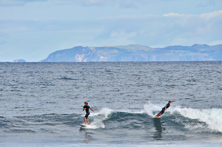 Fajãs do Santo Cristo: a wave-rich area in the Azores' São Jorge Island | Photo: Pedrik/Creative Commons