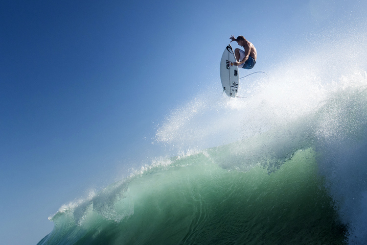 Mick Fanning: a complete surfer | Photo: Red Bull