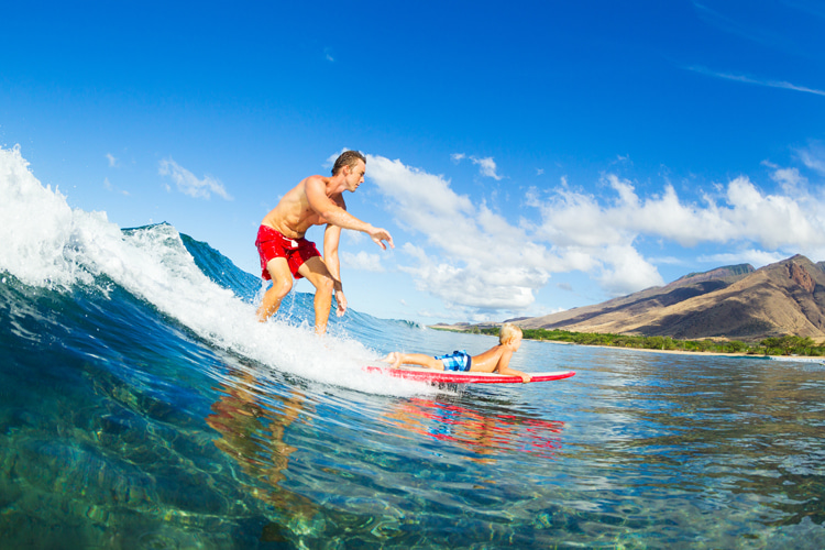 Tandem surfing: a great wave riding experience for father and son | Photo: Shutterstock