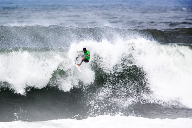 Filipe Toledo: a surfer with no less go-for-it attitude | Photo: WSL