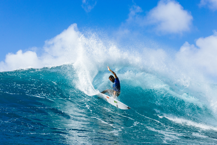 Filipe Toledo: explosive surfing at Sunset Beach | Photo: Bielmann/WSL