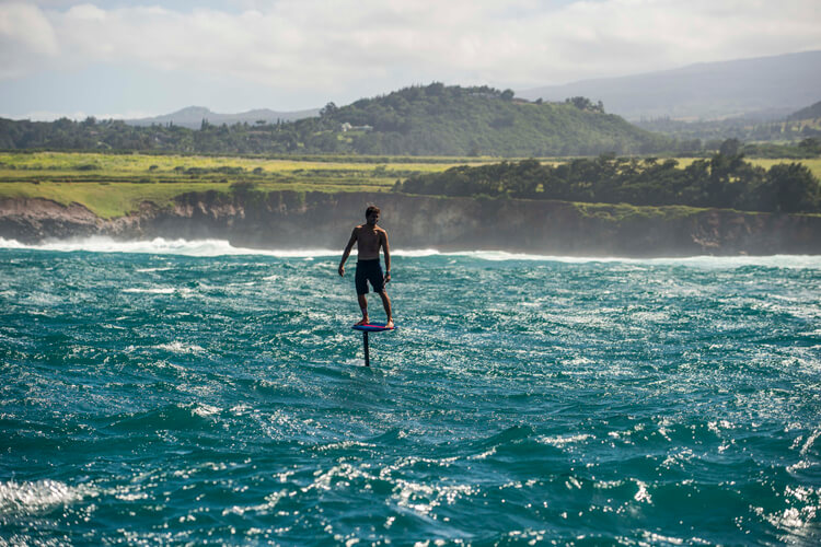 Foiling: the perfect equipment for riding open water and offshore surf breaks | Photo: Red Bull