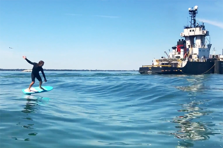 Julien Fillion: foil surfing tanker waves