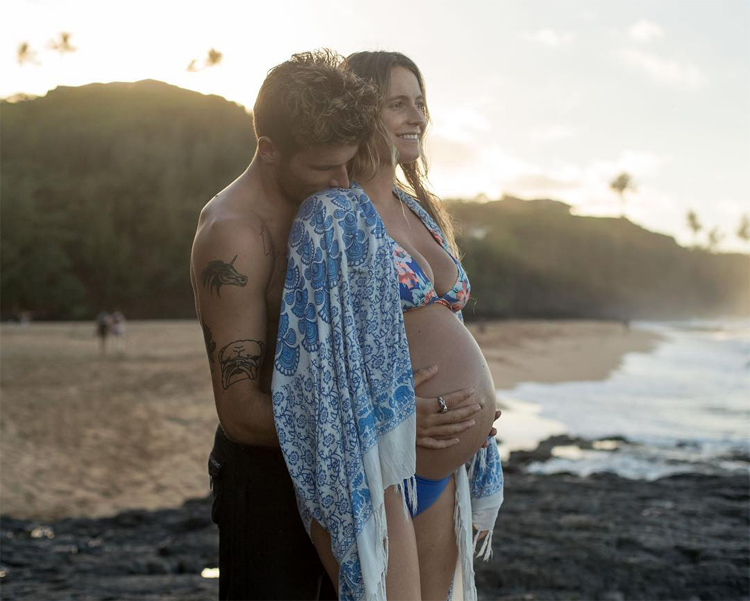 Jack Freestone and Alana Blanchard: their baby boy is named Banks | Photo: Parallel Sea