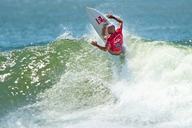 Frontside snap: speed, momentum, pivoting and body adjustment are key to success | Photo: ASP/Quiksilver