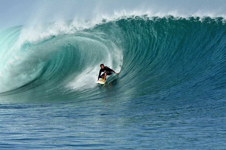 G-Land: this is surfing in Indonesia
