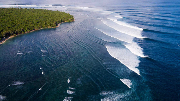 G-Land: Java's most famous surf break | Photo: SurfAid