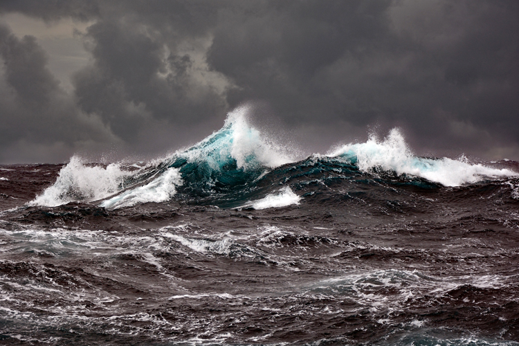 Gale warning: a maritime and coastal high wind alert issued by national weather services | Photo: Shutterstock