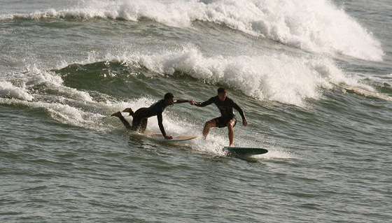 Gaza Strip: sharing a wave, helping each other