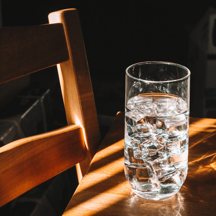 Water fasting: a drastic diet that involves drinking three liters of water only for one, two, or three days | Photo: Trovato/Creative Commons