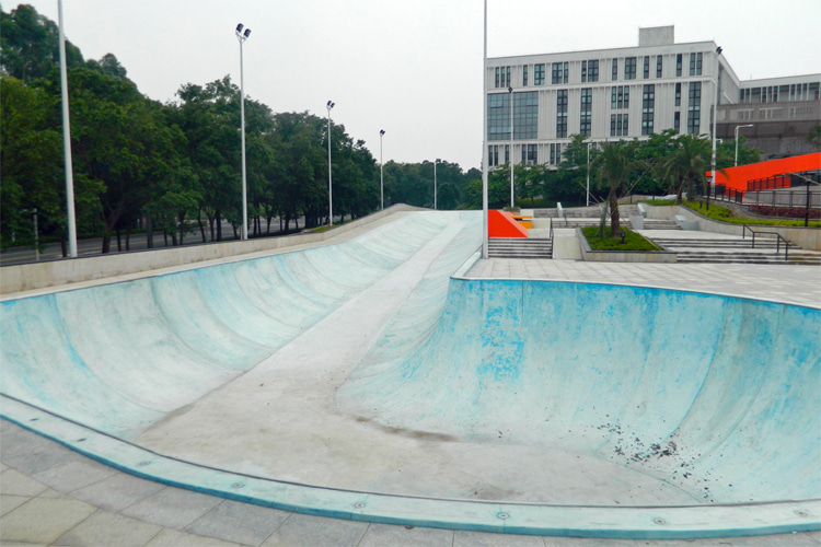 GMP Skatepark: the world's largest skateboarding facility features five bowls and a massive cradle | Photo: Sk8scapes