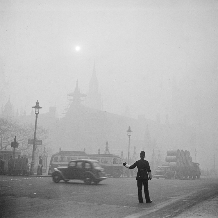 The Great Smog of London, 1952: a cocktail of weather variables and air pollution led to an estimated 4,000 to 12,000 deaths | Photo: Willem van de Poll/Creative Commons