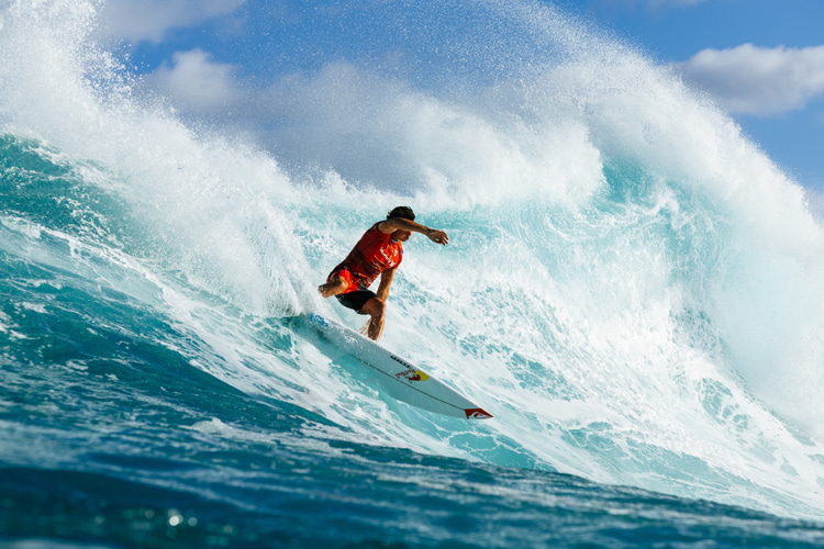 Carving: one of the maneuvers that generates most wear and tear on hip joints | Photo: WSL