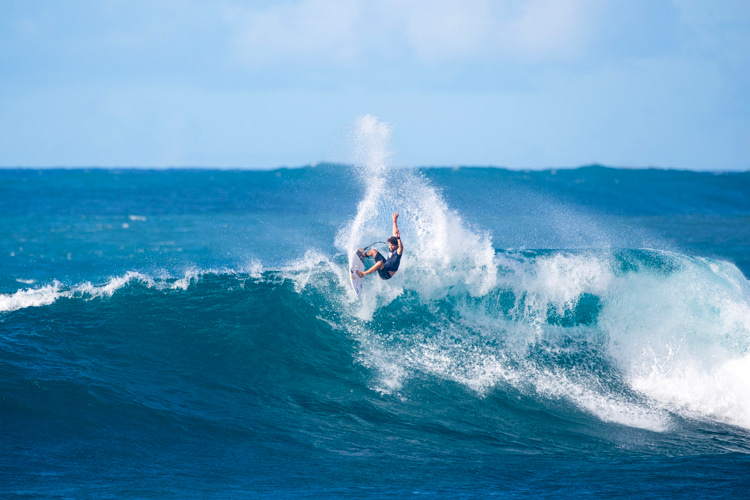 Haleiwa, North Shore of Oahu: a challenging right-hander with a long paddle out | Photo: WSL