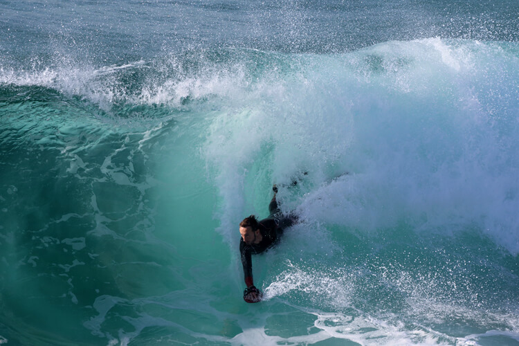 Bodysurfers: they become part of the wave | Photo: Creative Commons