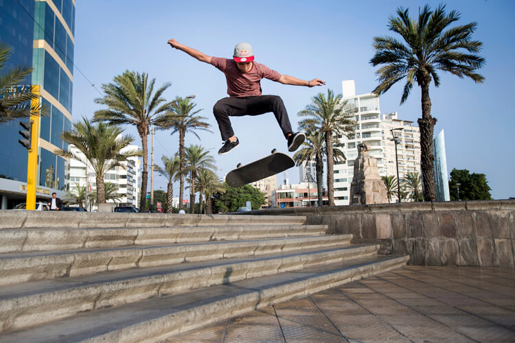 Flip tricks: easier to perform with more hang time | Photo: Red Bull