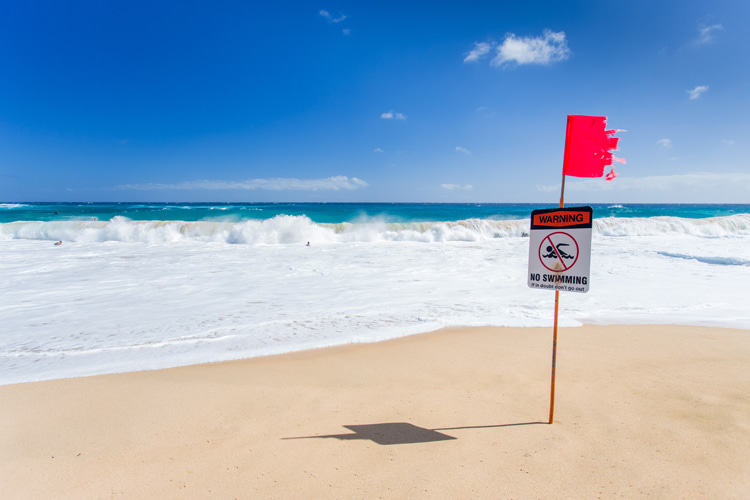 High surf warning: when it is issued, people must stay away from the beach and shoreline | Photo: Shutterstock