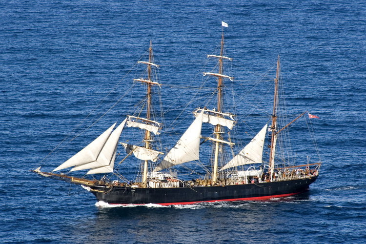 HMS Endeavour: a replica of the research vessel on which James Cook sailed to Australia and New Zealand on his first voyage of discovery from 1768 to 1771 | Photo: Shutterstock