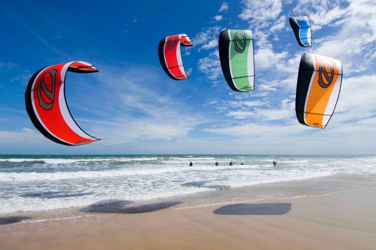 Kiteboarding kites: they fly with the invisible power of the wind