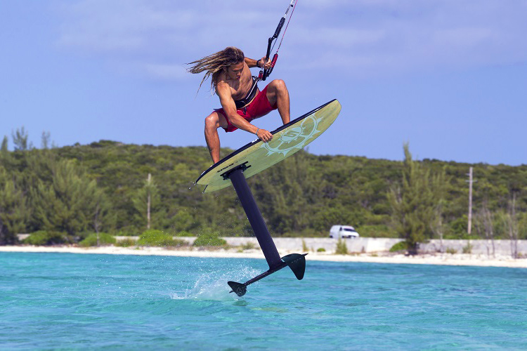 Foil kiteboarding: tricky but fun | Photo: Slingshot