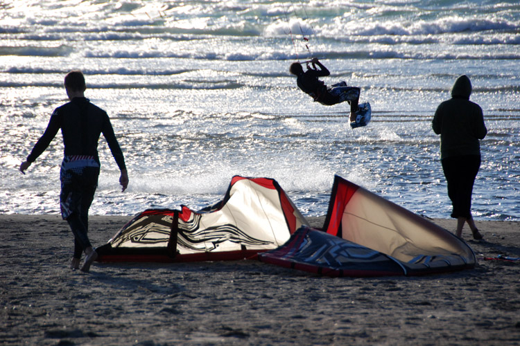 Kiteboarding: learn how to land a kite safely on the beach | Photo: Gunther Eysenbach/Creative Commons