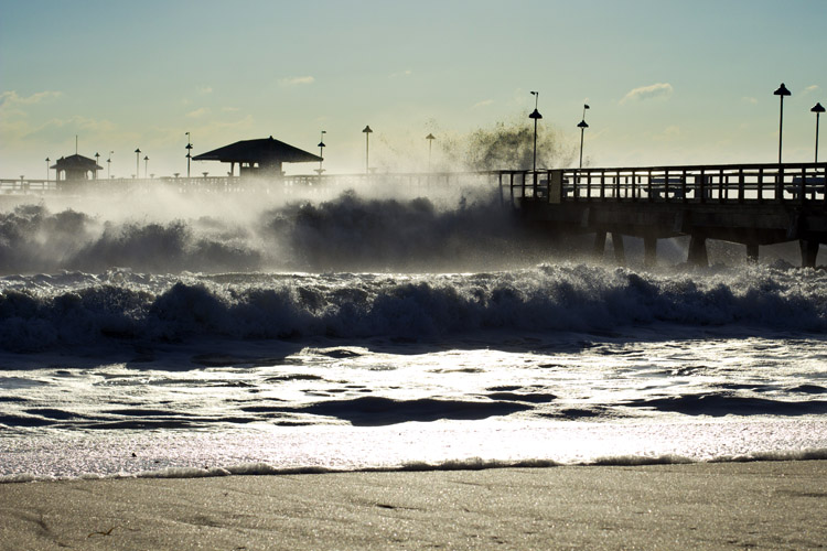 Hurricane waves: high winds, large waves | Photo: Creative Commons/Dennis Bernhard