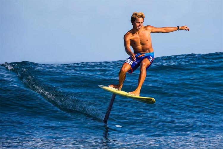 Kai Lenny: riding a self-propelled hydrofoil surfboard can be fun | Photo: Tom Servais Jr
