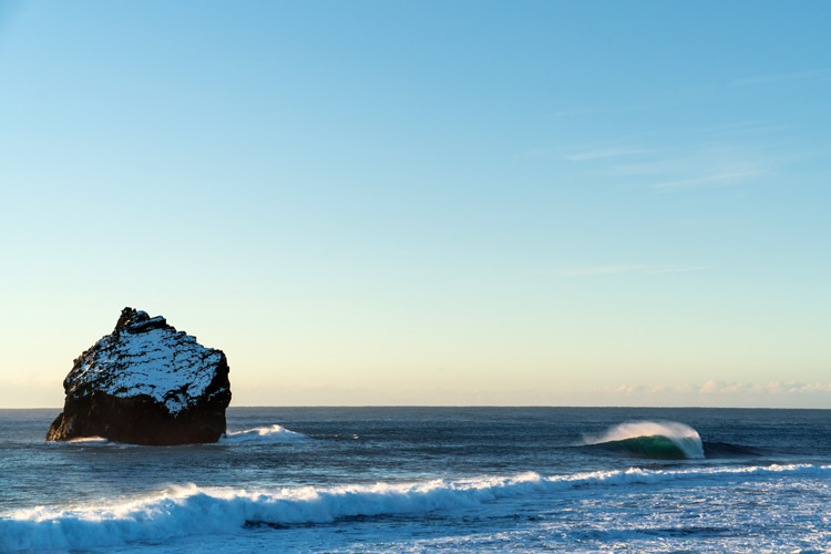Iceland: the island nation has plenty of slab and lava reef break waves waiting for you | Photo: Red Bull