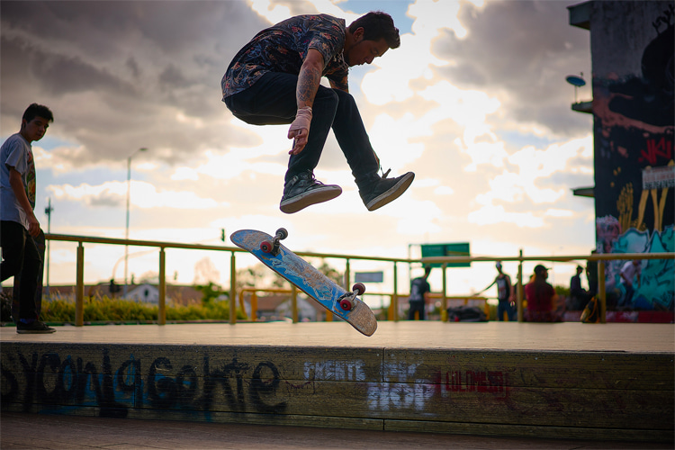 Impossible: the skateboard trick invented by Rodney Mullen will make the deck perform a backflip motion while it is midair | Photo: Creative Commons