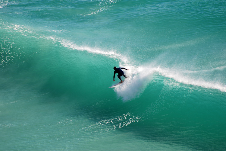 Surfing: learn how to surf more and catch more waves | Photo: Shutterstock