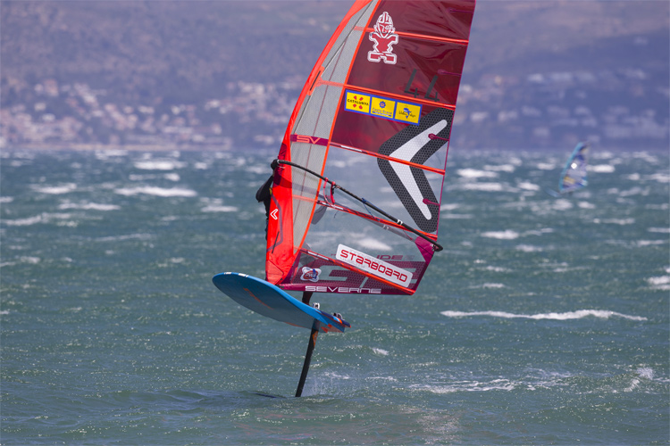 iQFoil: the new Olympic windsurfing equipment will make its debut in Paris 2024 | Photo: Carter/PWA