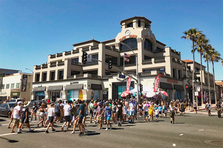 Jack's Surfboards: America's largest surf retailer has its flagship store in Huntington Beach, Surf City, USA | Photo: Jack's Surfboards