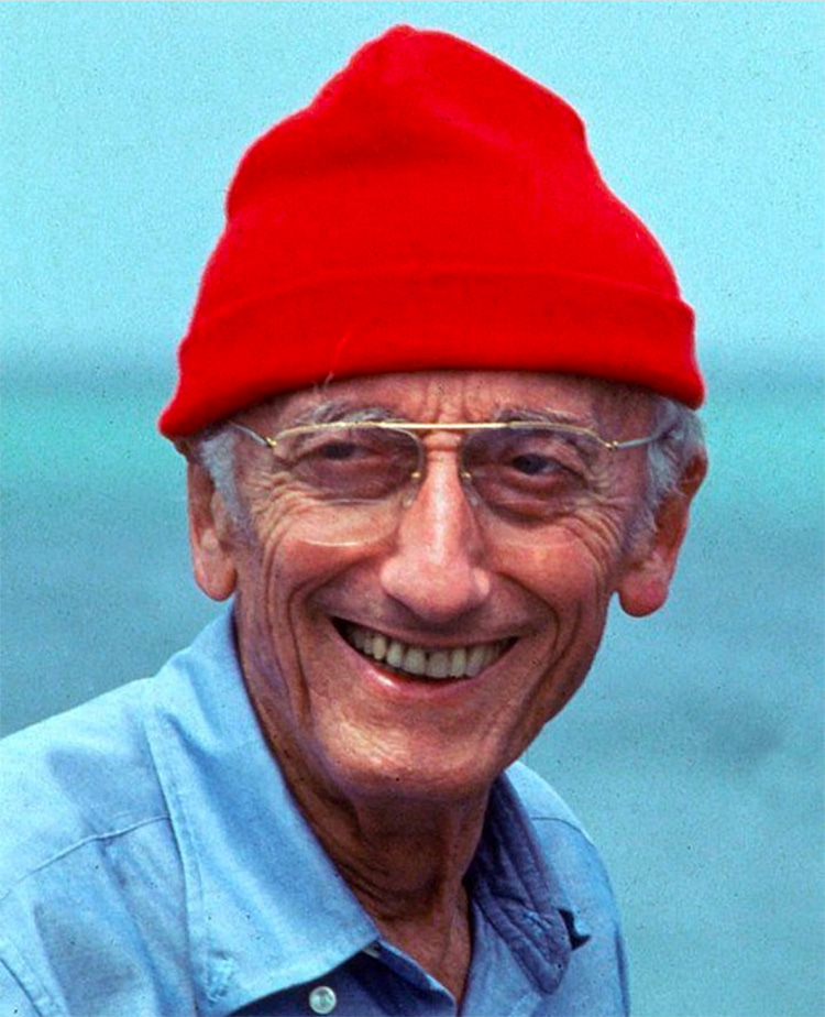 Jacques Cousteau: he wore the red beanie out of respect for the helmeted underwater diver pioneers | Photo: The Cousteau Society
