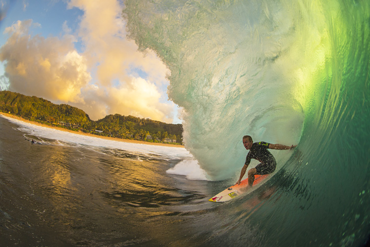 Jamie O'Brien: crazy in an out of the water | Photo: Noyle/Red Bull