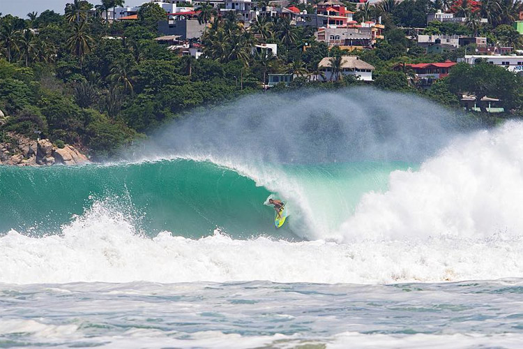 Jamie Mitchell: this wave closed out and he broke his sternum | Photo: Mariana Villela
