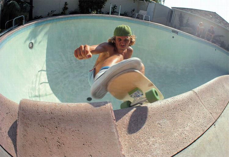Jay Adams: he brought surfing into the bowl and started the vertical skateboarding revolution | Photo: Glen E. Friedman/DogTown: The Legend of the Z-Boys