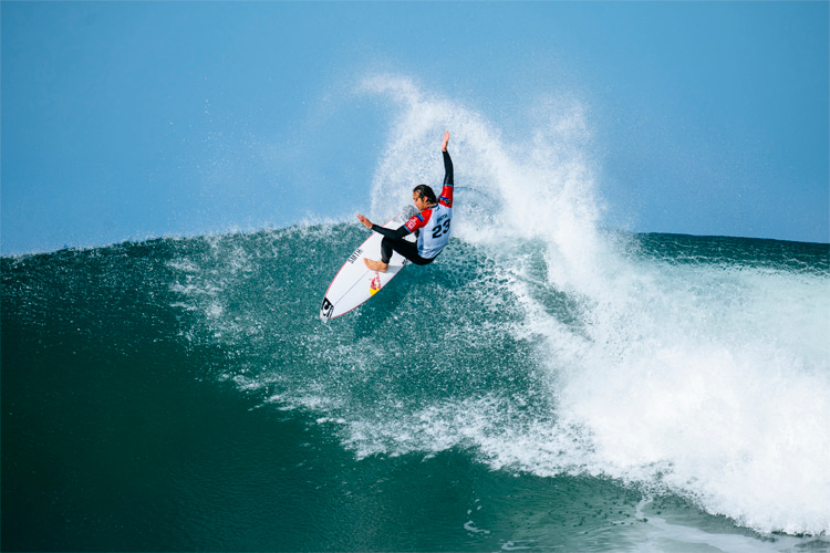Jordy Smith: always one of the tallest surfers on the Championship Tour | Photo: WSL