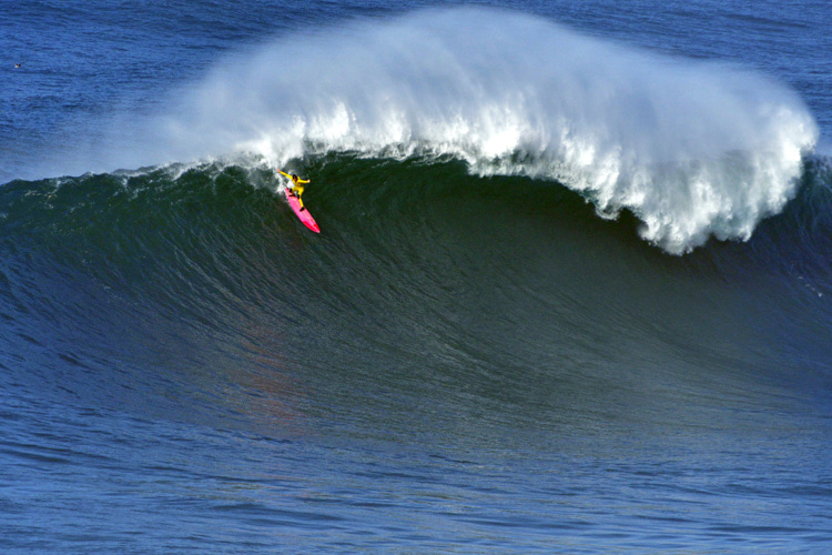 Justine Dupont: taking off on a massive Nazaré wave | Photo: Red Bull