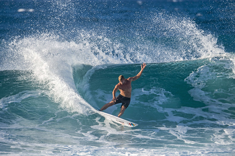 Mick Fanning: he rides for Rip Curl | Photo: Red Bull