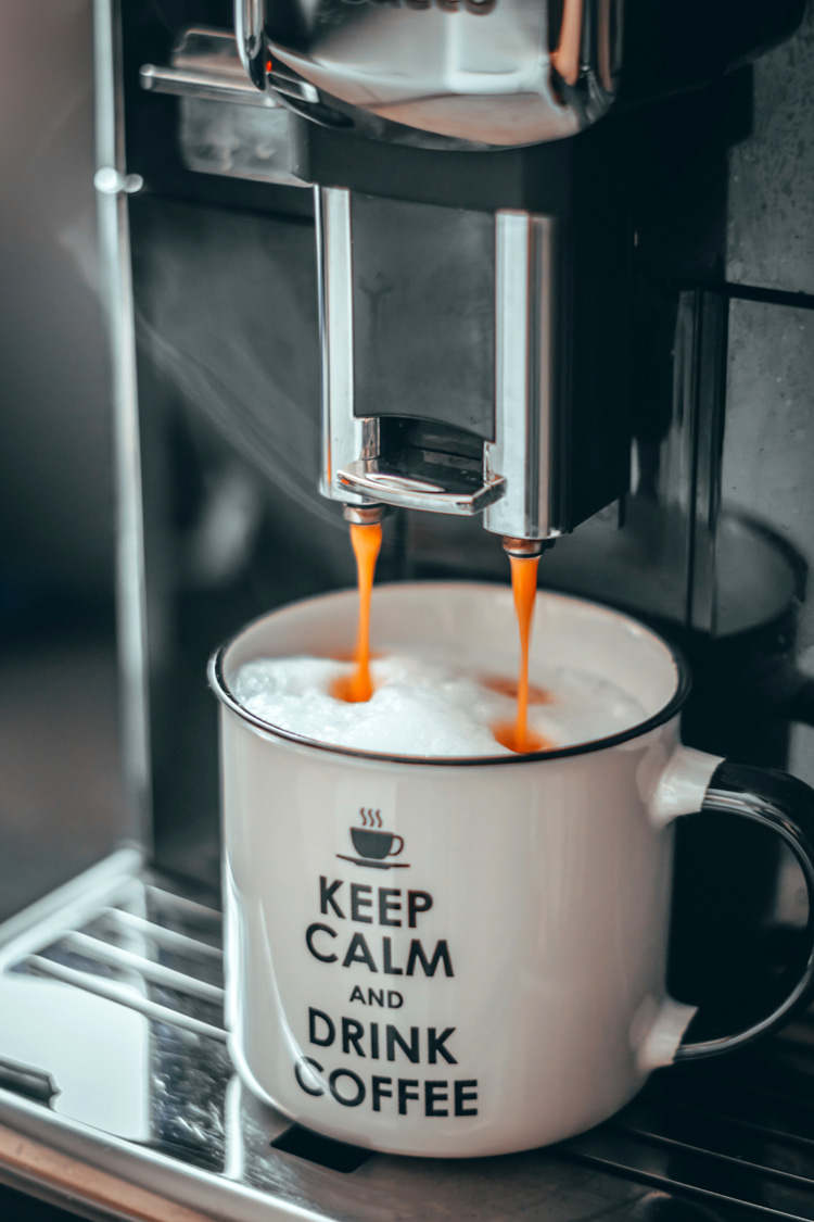 Monday, Tuesday, and Wednesday: if you're a surfer, keep calm and drink coffee | Photo: Dumitru/Creative Commons