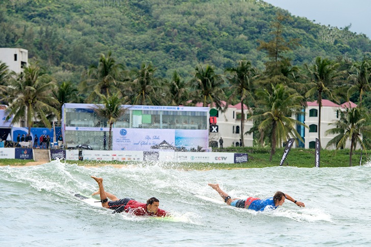 Kicking your feet in surfing: get that extra boost | Photo: ASP/Will H-S