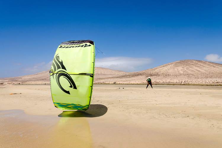 Kiteboarding: a seriously funny sport | Photo: Shutterstock