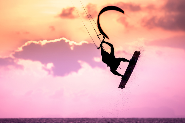Kiteboards: they are lighter and more flexible than wakeboards | Photo: Shutterstock