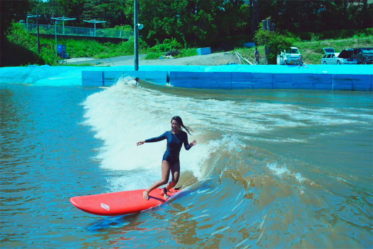 La Reyes Shonan: the pool generates waist-high waves for longboarders | Photo: La Reyes Shonan